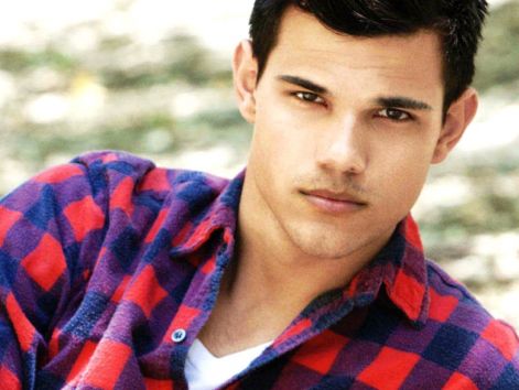 taylor-lautner-wallpaper-taylor-lautner-27265606-1024-768.jpg