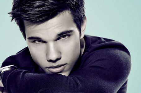 ylor-daniel-lautner-taylor-lautner-vs-robert-pattinson-18666785-454-299.jpg
